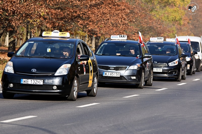 Warszawscy Taksówkarze wspierają uczestników Powstania.