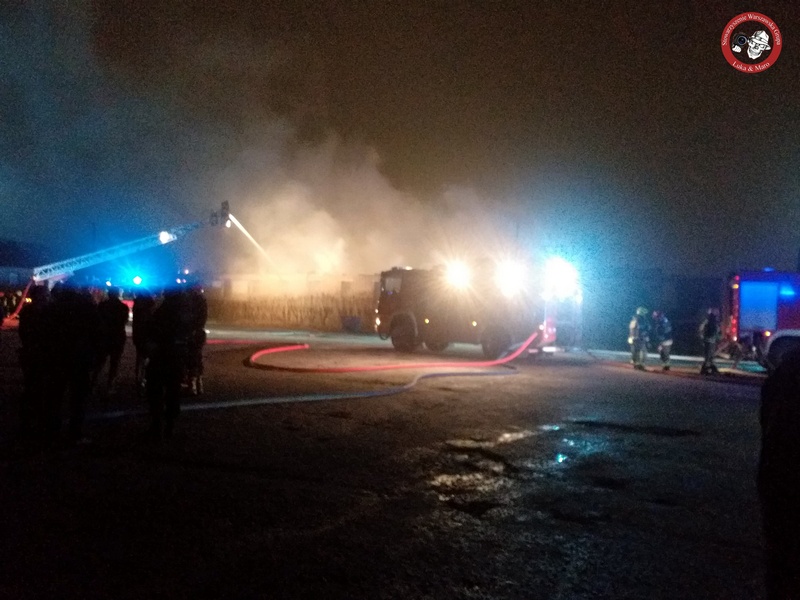 Pożar budynku produkcyjno-magazynowego w Toruniu [WIDEO]