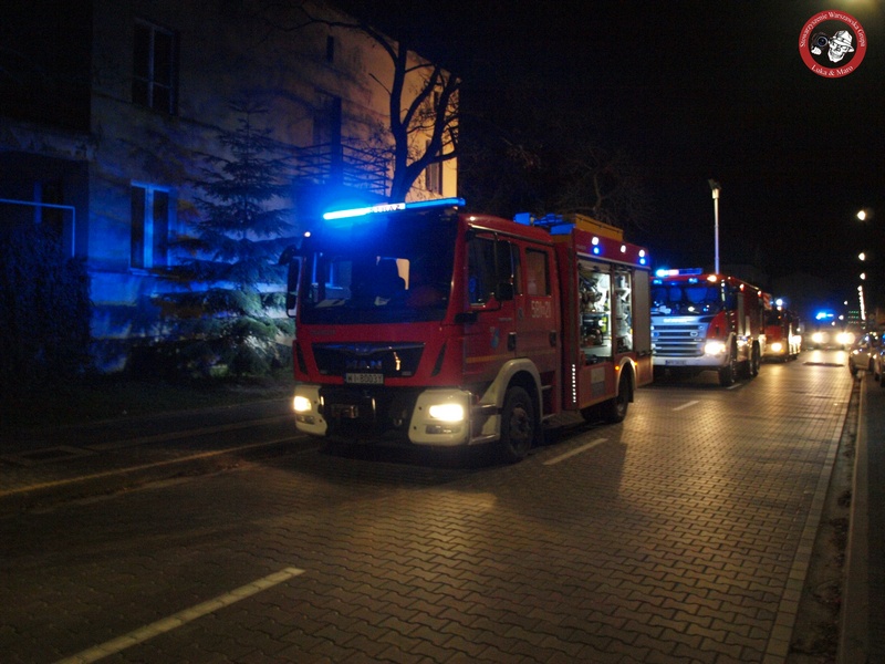 Tragiczny pożar pustostanu w Pruszkowie. Nie żyje jedna osoba [FILM]