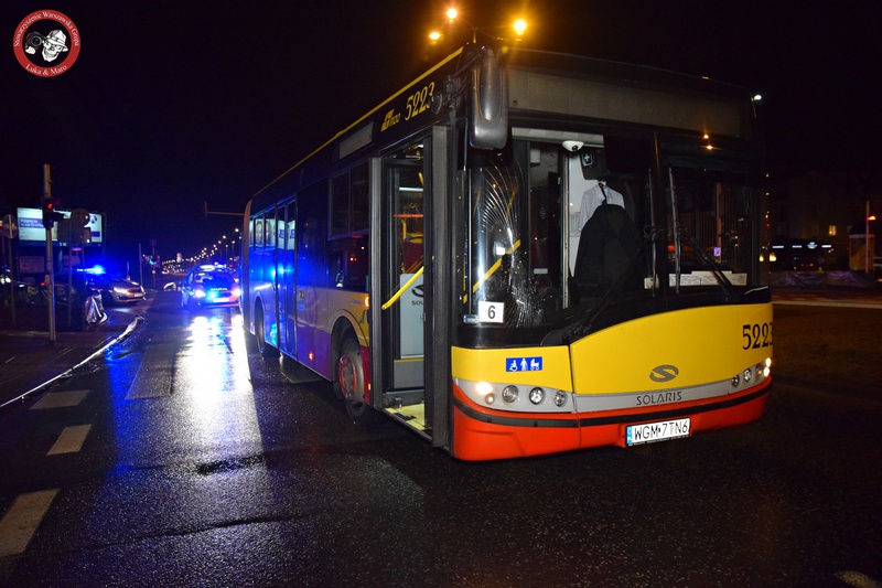 Potrącenie pieszej przez autobus komunikacji miejskiej na Bielanach
