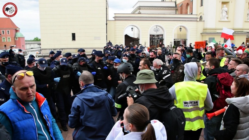 Protest przedsiębiorców w Warszawie. Policja zablokowała manifestację [FILM]