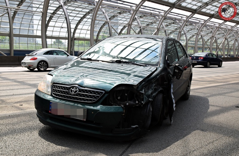 Warszawa: Groźne zderzenie Toyoty z BMW na trasie S8