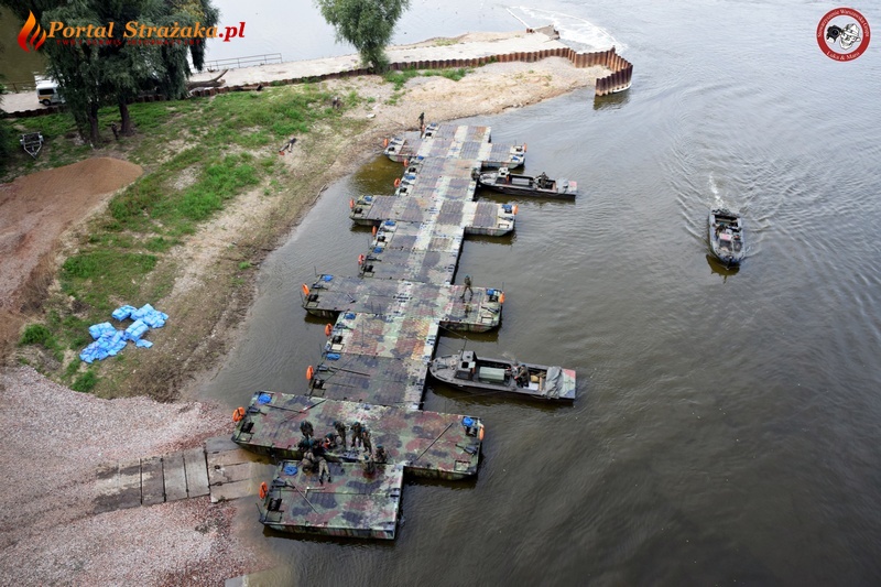 Warszawa: Na Wiśle ruszyła budowa mostu pontonowego na tymczasowy rurociąg po kolejnej awarii „Czajki”
