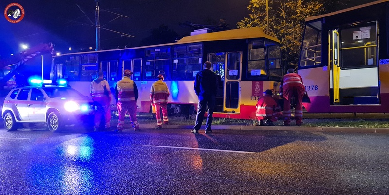 Warszawa: Wagon tramwaju wypadł z torów na Bielanach