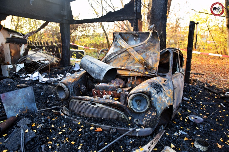 Bielany: Spłonął dom jednorodzinny i dwa zabytkowe auta