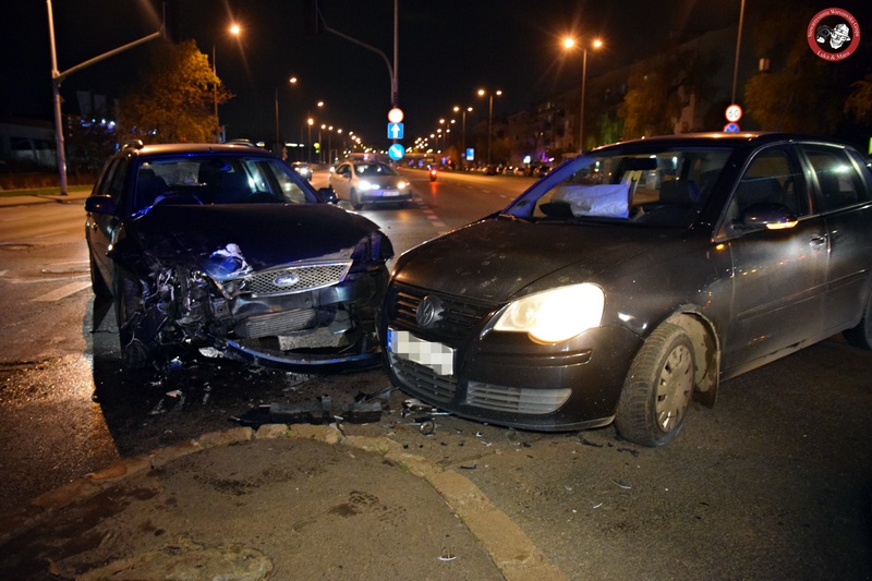 Targówek: Groźne zderzenie dwóch aut na skrzyżowaniu