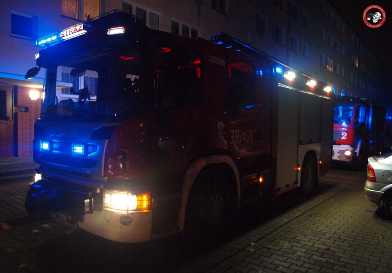 Warszawa: Nocna akcja służb – siłowe wejście do mieszkania