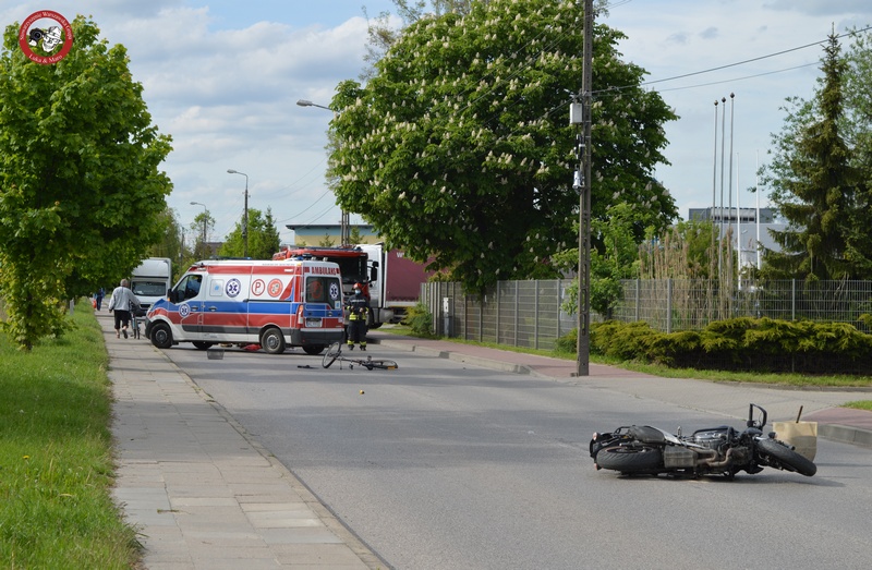 Rowerzystka wjechała wprost pod motocykl. Jedna osoba ranna