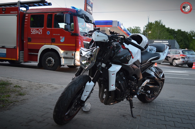 Groźne zderzenie motocyklisty z autem osobowym w Nadarzynie