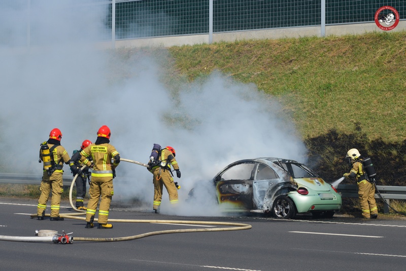 Auto spłonęło doszczętnie na trasie S7