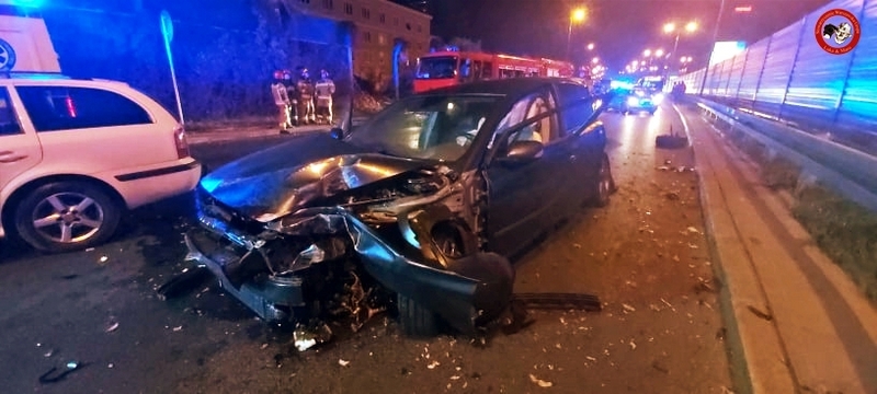 Nocny wypadek w Alei Prymasa Tysiąclecia. ” Kierująca Volvo pod wpływem alkoholu”