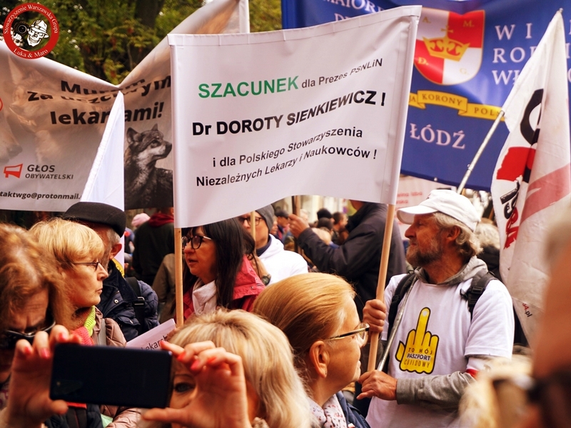 Łódź. Protest w obronie niezależnych lekarzy dr Doroty Sienkiewicz i dr. Piotra Rossudowskiego
