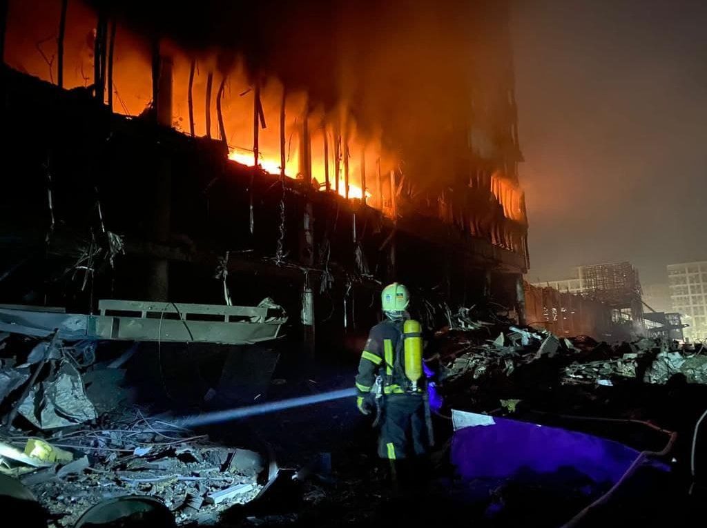 Rosjanie ostrzelali centrum handlowe w Kijowie
