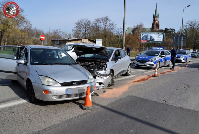 Groźne zderzenie dwóch aut w Pruszkowie