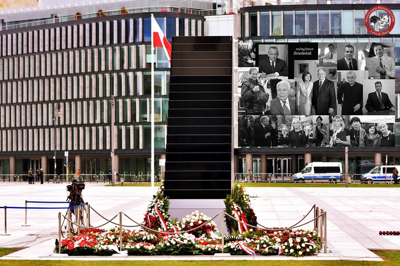 12. rocznica katastrofy smoleńskiej. Msza w archikatedrze i kwiaty pod pomnikiem ofiar