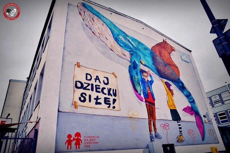„Daj dziecku siłę!” – wyjątkowy mural na Pradze-Północ