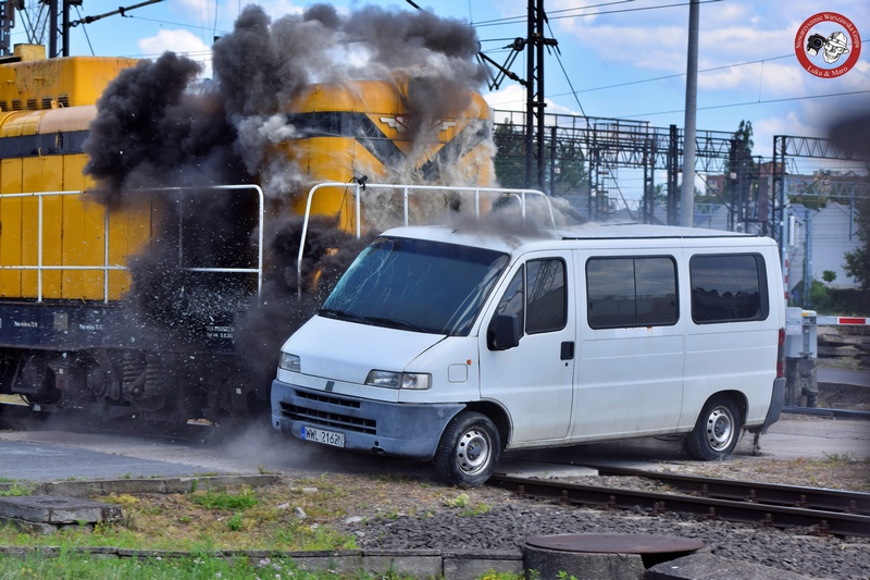 „Bezpieczny przejazd” – symulacja zderzenia lokomotywy z samochodem
