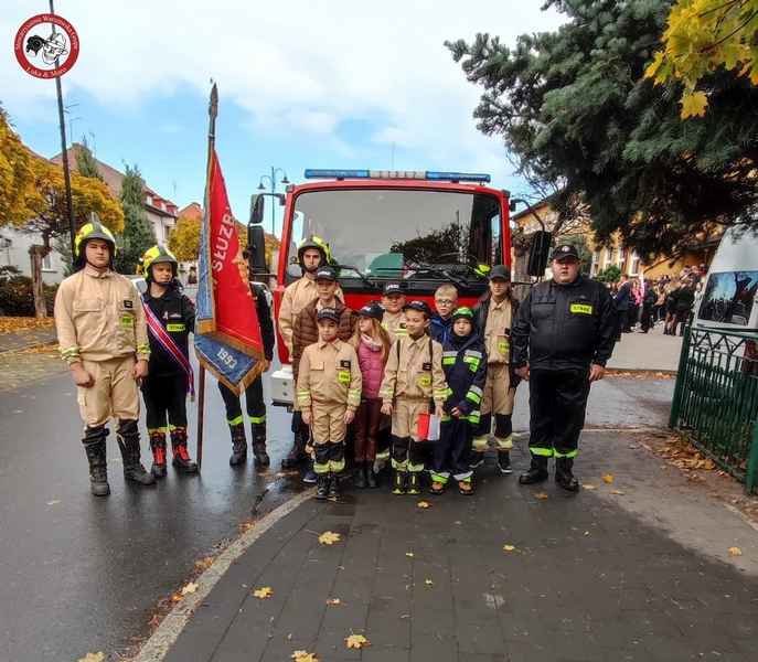 Najmłodsi strażacy z Otmuchowa podczas Święta Niepodległości