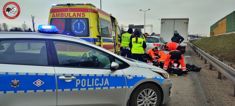 Dramatyczny wypadek na S8. Kierowca zasłabł podczas jazdy, reporter i ratownik ruszyli na pomoc