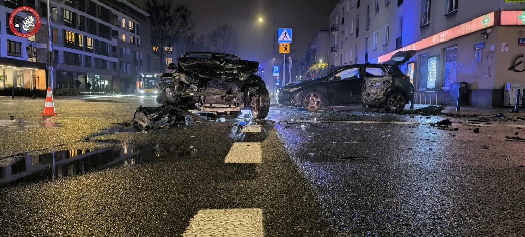 Wypadek z udziałem radiowozu na Bielanach