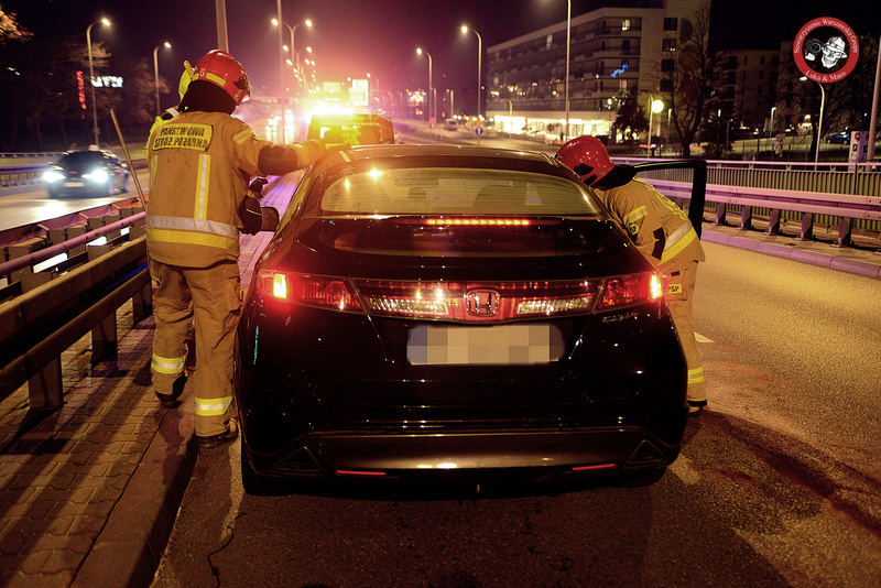 Zderzenie czterech samochodów na wiadukcie al. Jerozolimskich w kierunku Ursusa. Duże utrudnienia w ruchu