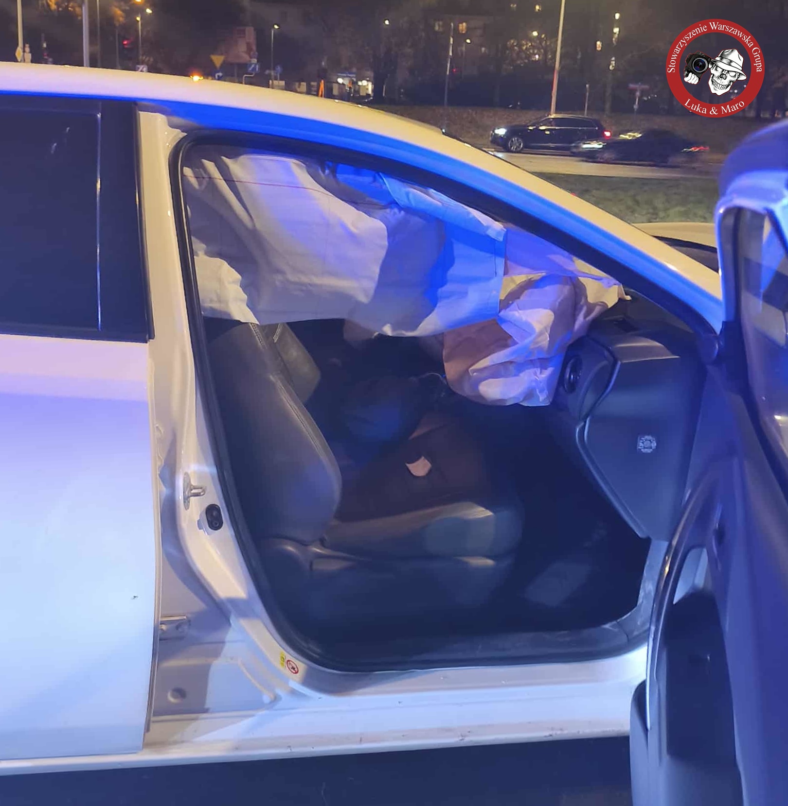 Kolizja na Wybrzeżu Gdyńskim z udziałem przewozu osób. Pasażerowie uciekli z miejsca zdarzenia