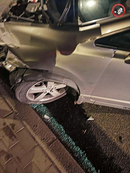 Nocny incydent w Ursynowie: kierowca stracił panowanie i wjechał w bariery