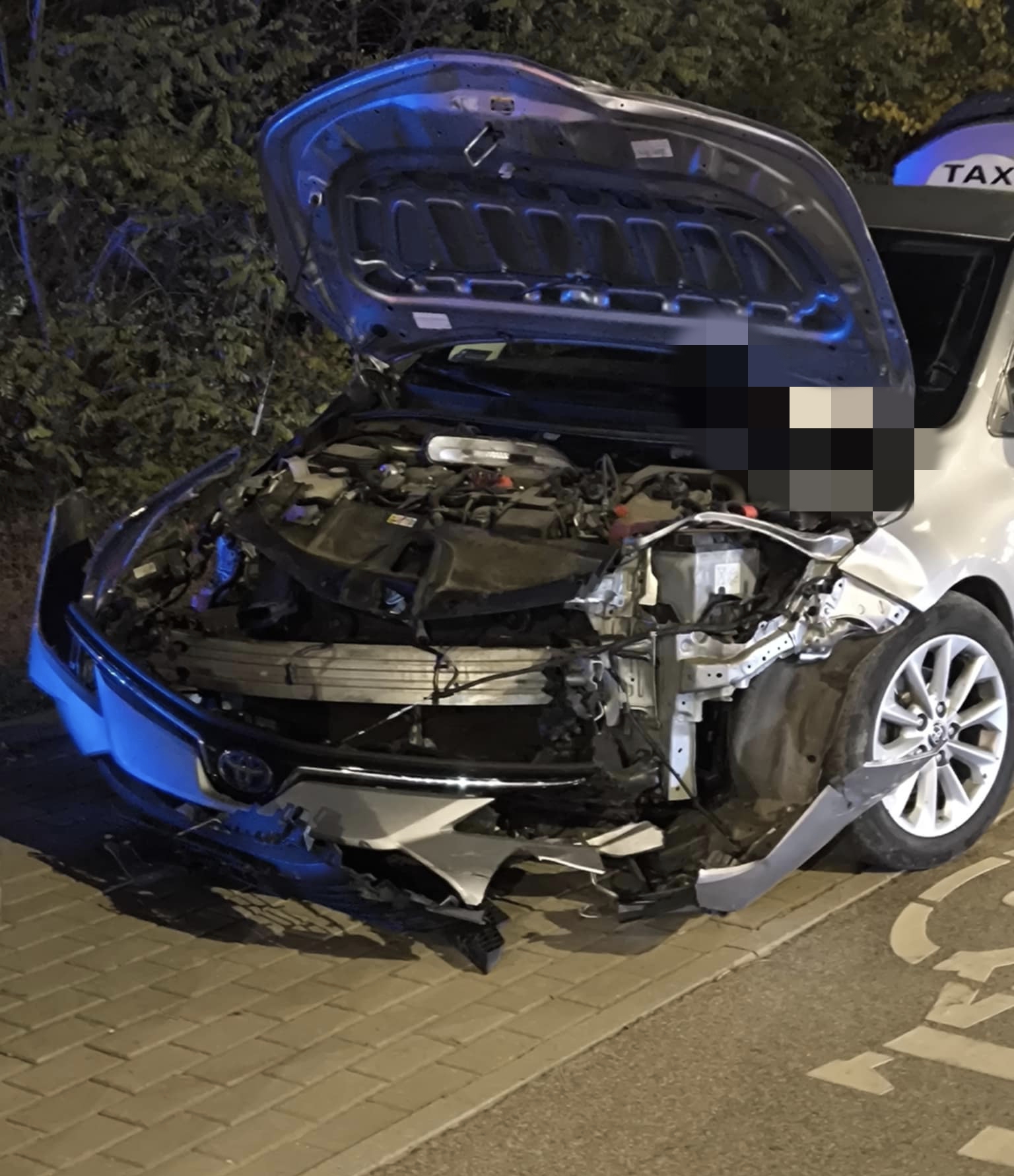 Groźny wypadek radiowozu z taksówką w Ursusie