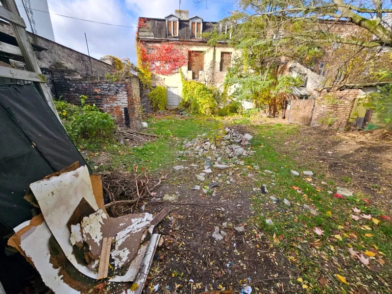 „Poraziła strażniczkę prądem! Niebezpieczne ogrodzenie na Pradze-Południe”