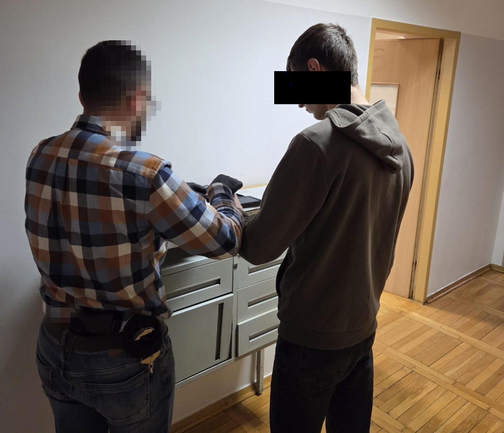 Kobieta straciła ponad 60 tys. zł. 18-letni współsprawca zatrzymany na gorącym uczynku