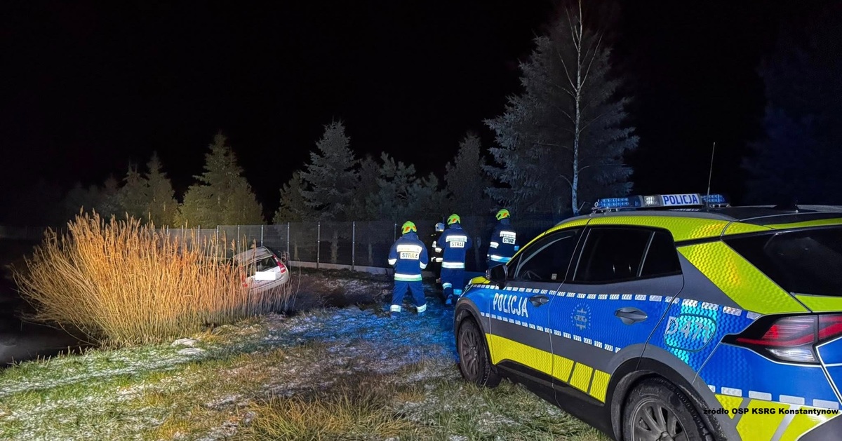 „Dramatyczna ucieczka na lodzie: 29-latek wpadł do wody podczas szamotaniny z ratownikiem”(wideo)