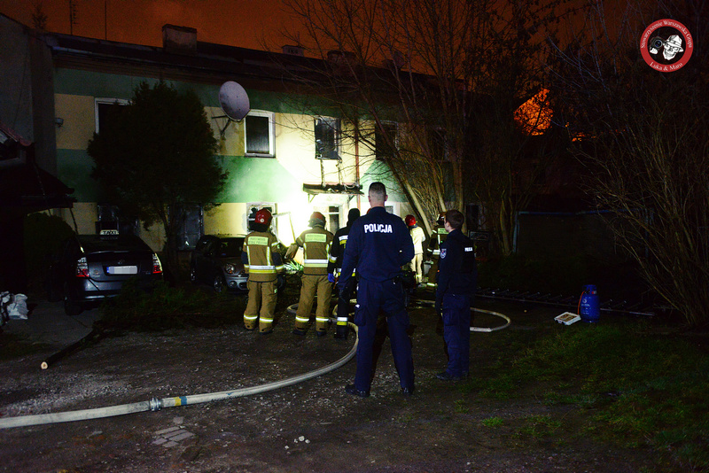 Pożar kamienicy w Pruszkowie. Trwa akcja, dojeżdżają kolejne jednostki