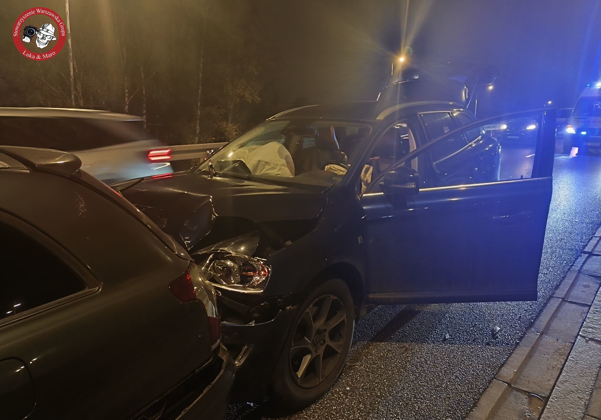 Kolizja trzech pojazdów na Prymasa Tysiąclecia w kierunku Woli. Pierwszy z nich odjechał z miejsca zdarzenia