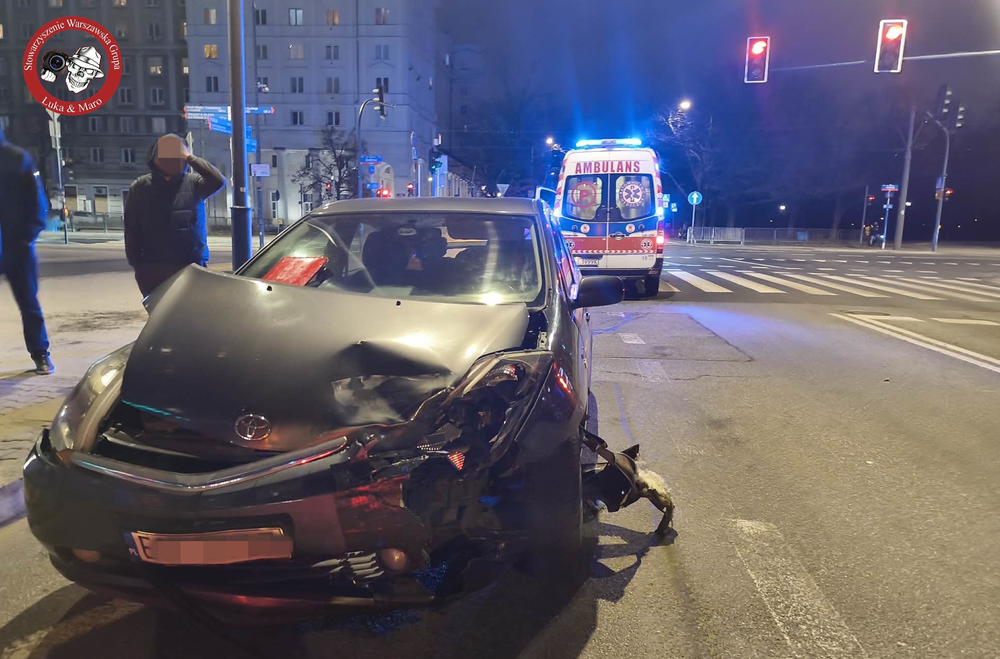 Zderzenie dwóch przewozów osób na skrzyżowaniu Andersa i Anielewicza w Warszawie