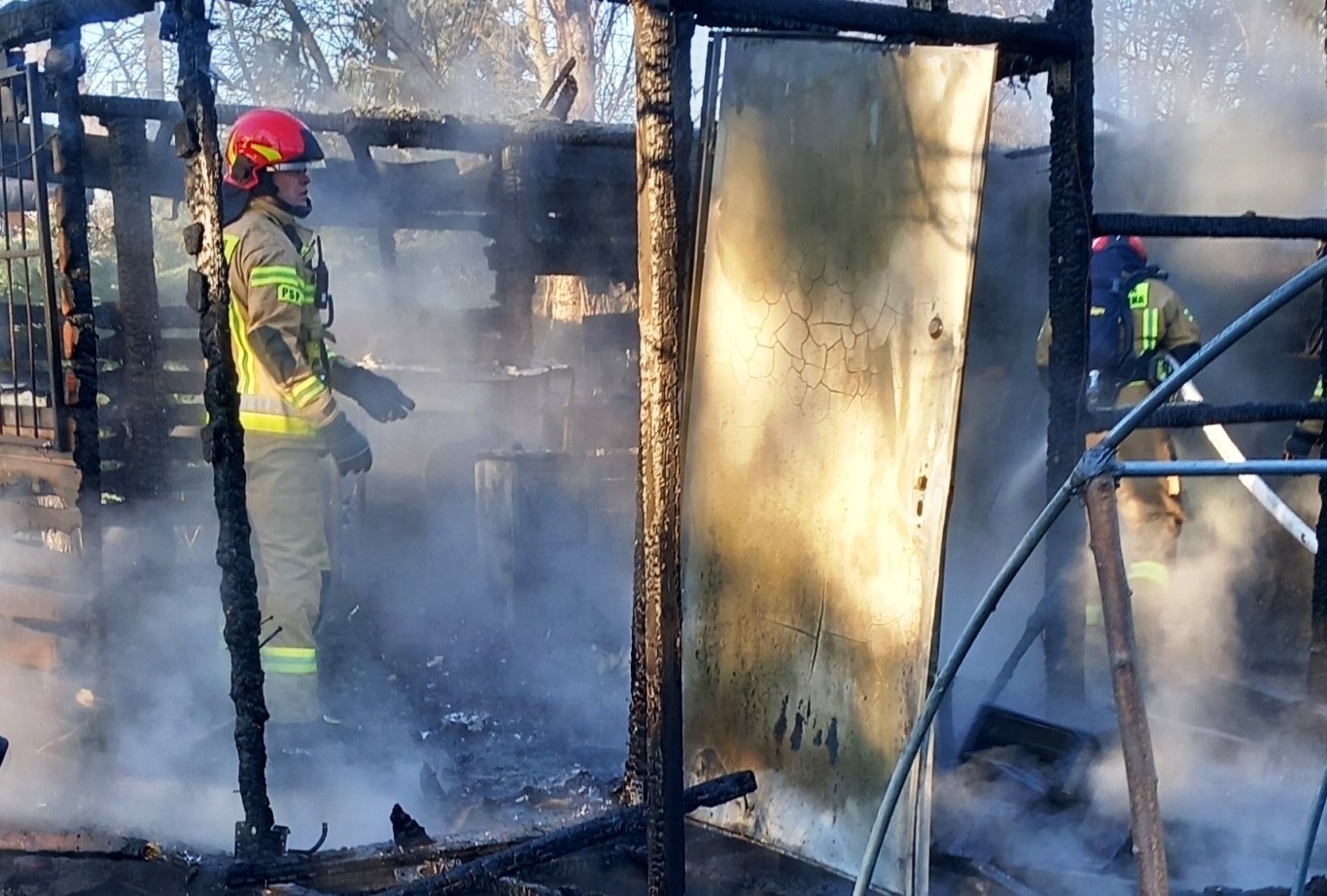 Pożar altanki na ROD Bemowo. Szybka reakcja strażników