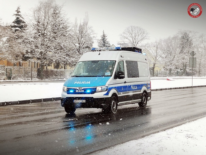 Trudne warunki pogodowe na drogach. Apel policji do kierowców i pieszych