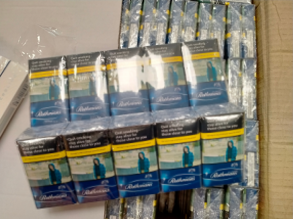 Policjanci z Pruszkowa rozbili magazyn wyrobów tytoniowych bez znaków akcyzy