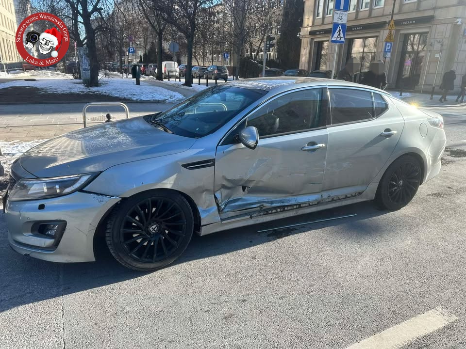 Kolejna kolizja z udziałem przewozu osób w centrum Warszawy. Narastający problem na ulicach stolicy