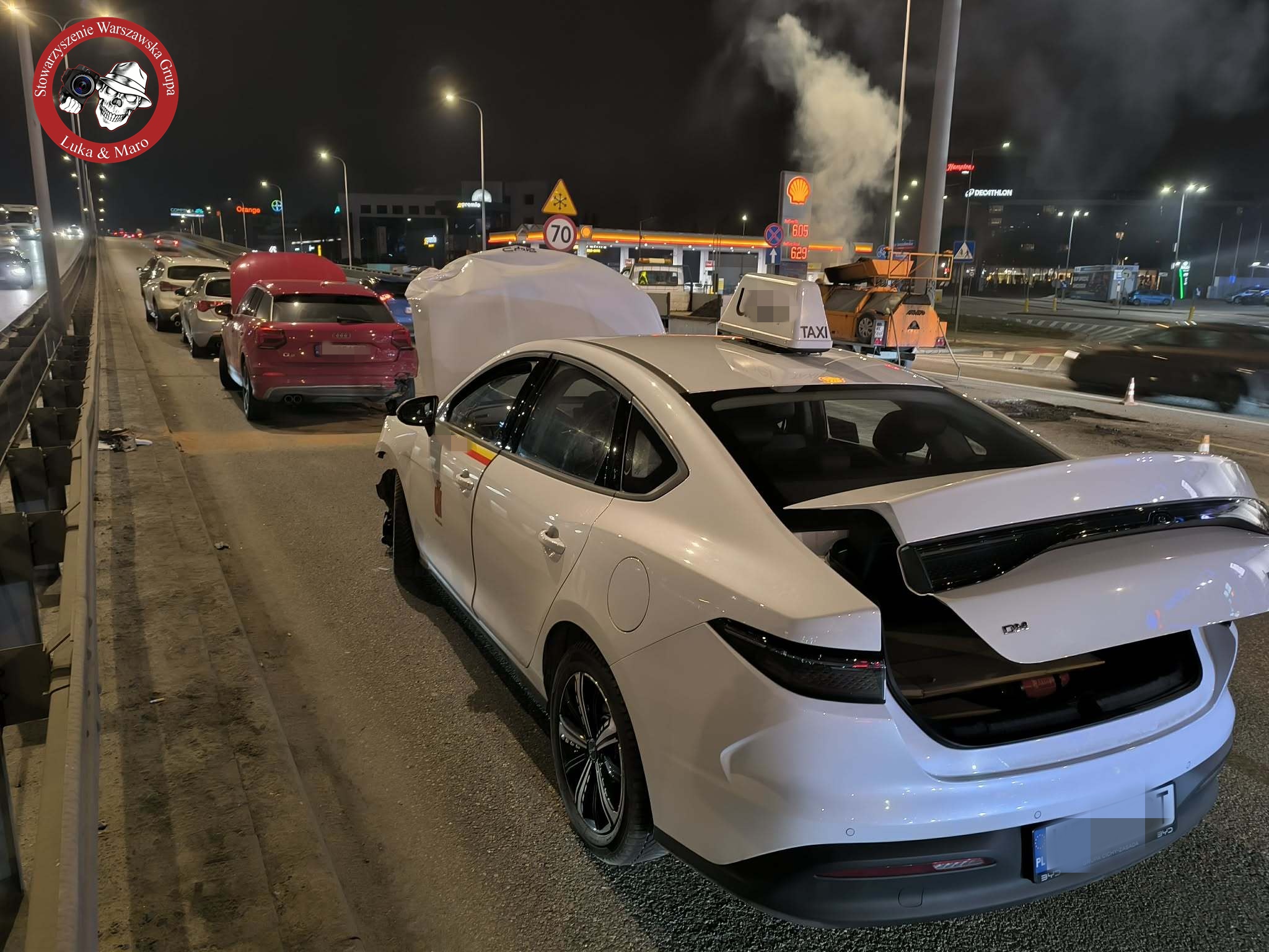 Groźna kolizja na al. Jerozolimskich w kierunku Ursusa. Zderzyły się cztery samochody