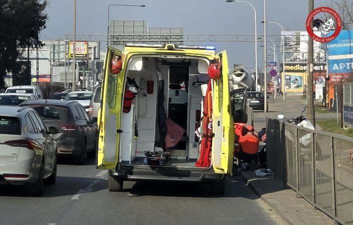 Poranny wypadek na Łopuszańskiej w Warszawie. Skuterzysta uczestnikiem zdarzenia