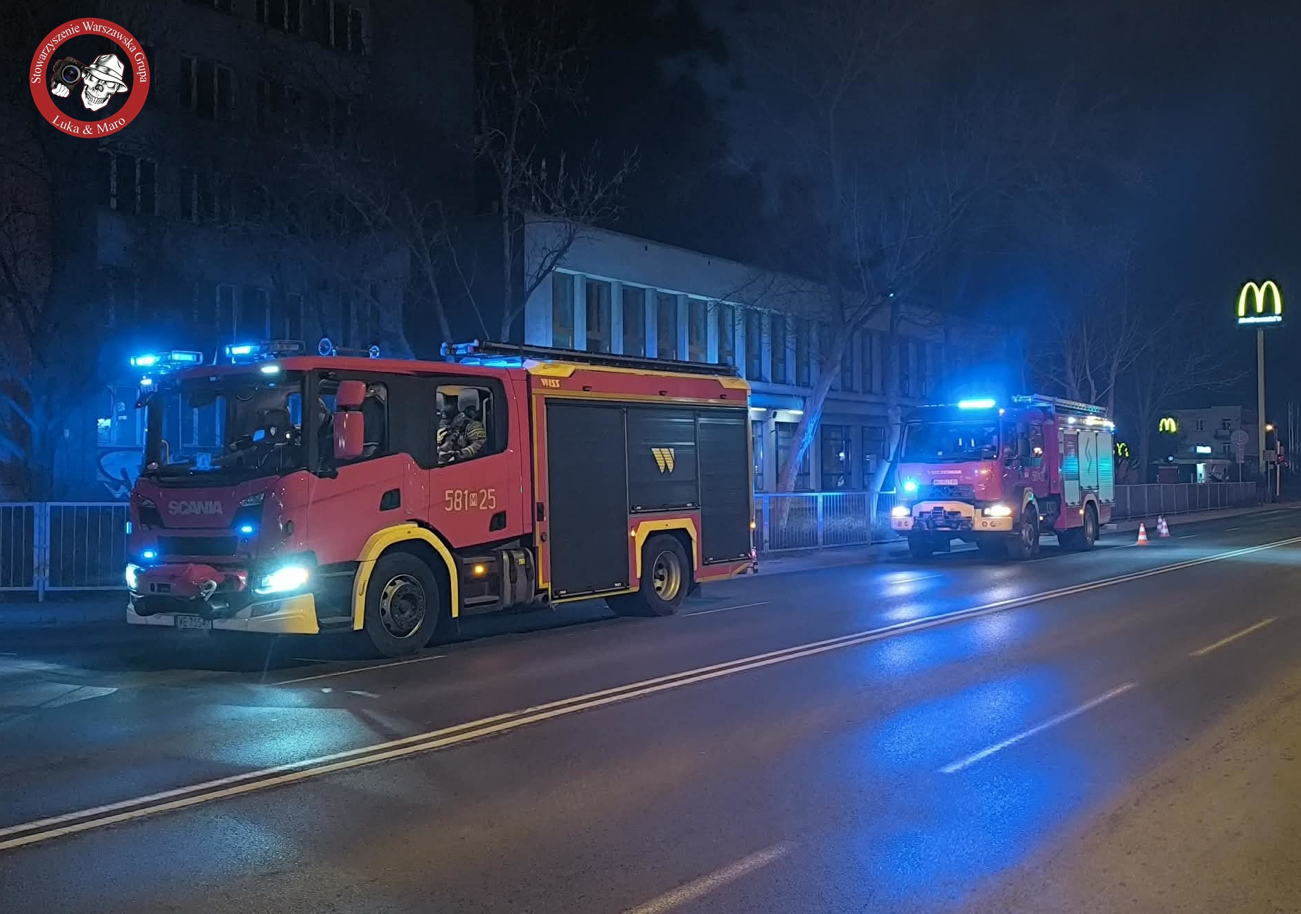 Dramatyczne zgłoszenie w Pruszkowie. Strażacy czekali na dostęp do budynku