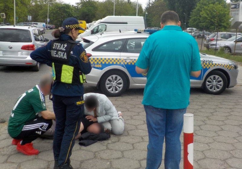 Dramatyczna akcja na Pradze-Południe. 30-latka nagle upadła na ulicy
