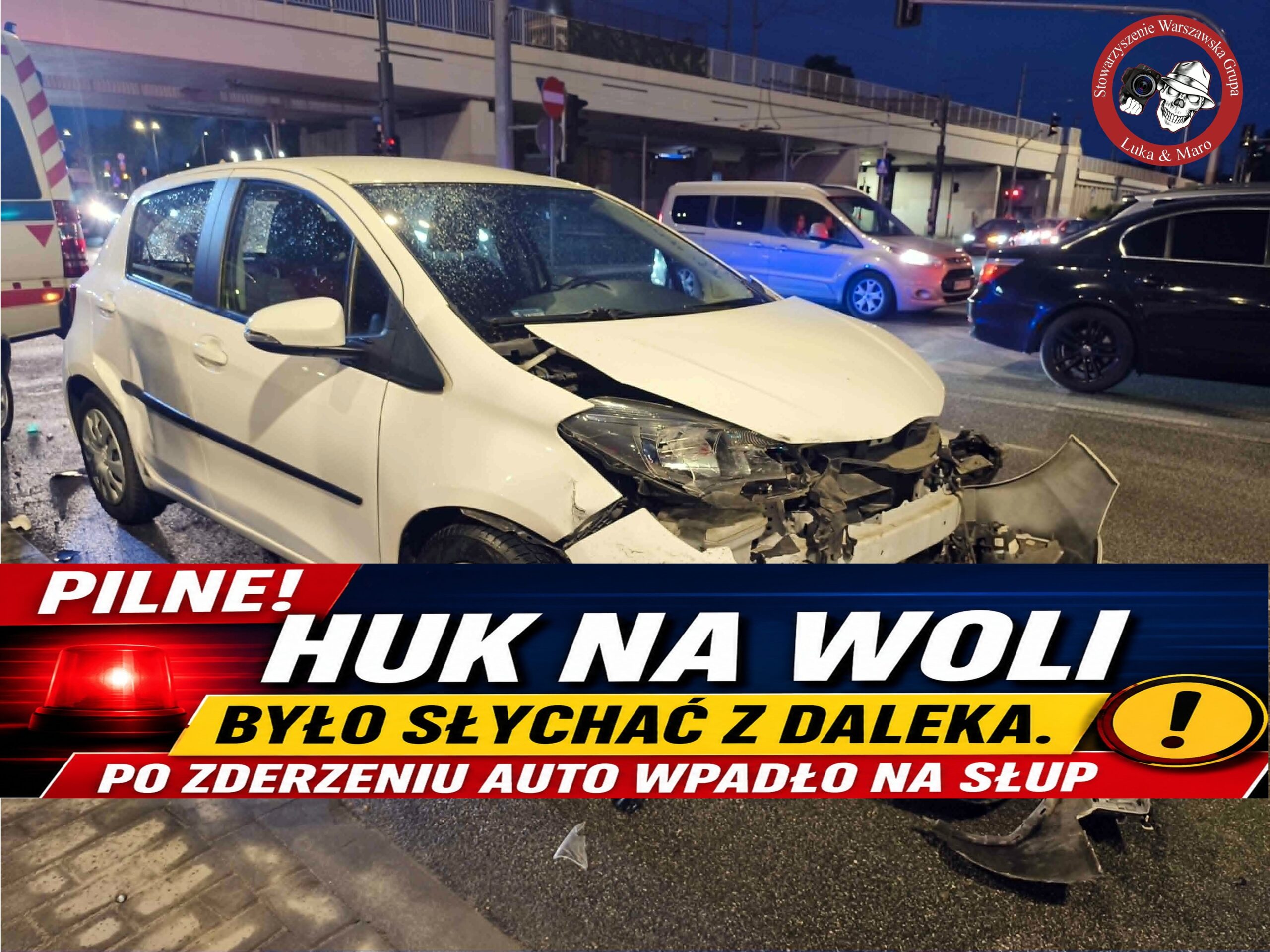 Auto staranowało słupki po zderzeniu na Woli. Interweniowali ratownicy z KAM- MED Ratownictwo Medyczne